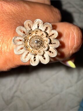 Vintage Delicate Filigree Flower Ring - Gold Tone